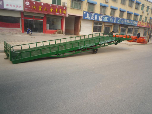 移動(dòng)式登車(chē)橋